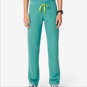 Figs Livingston Scrub Pants in Marine. Size Medium.